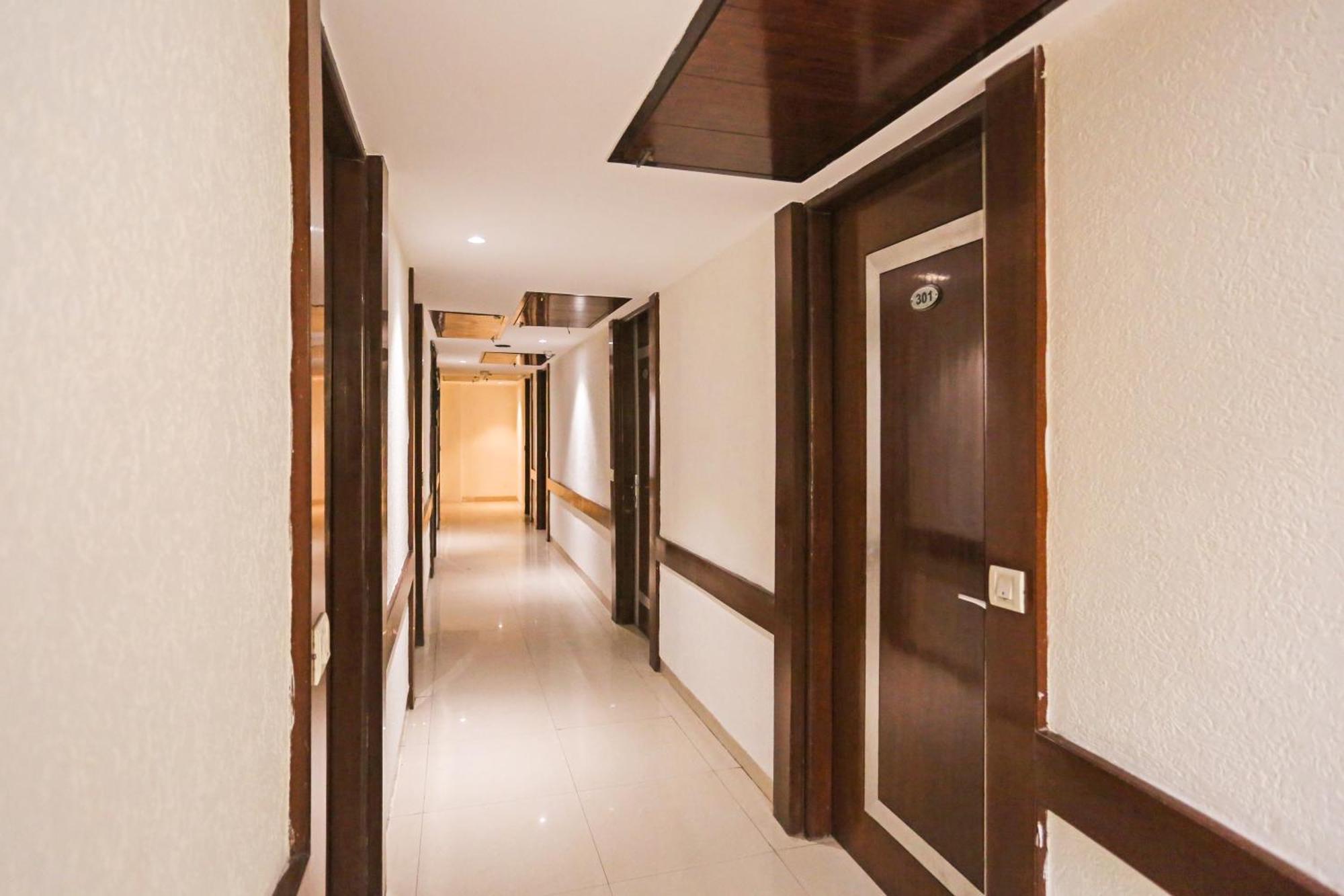 Hotel Silky Palace Near Igi Airportt New Delhi Exteriör bild