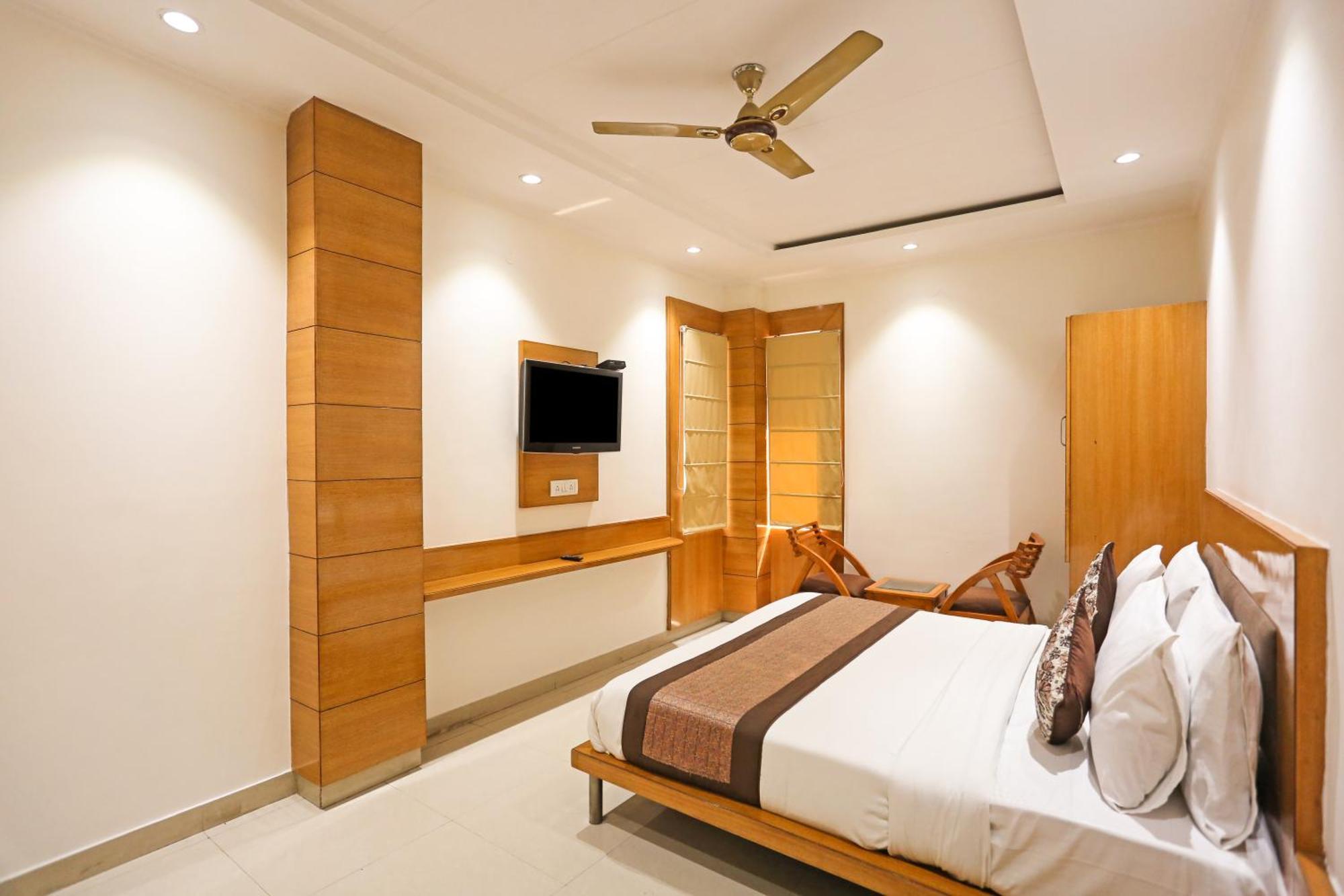 Hotel Silky Palace Near Igi Airportt New Delhi Exteriör bild