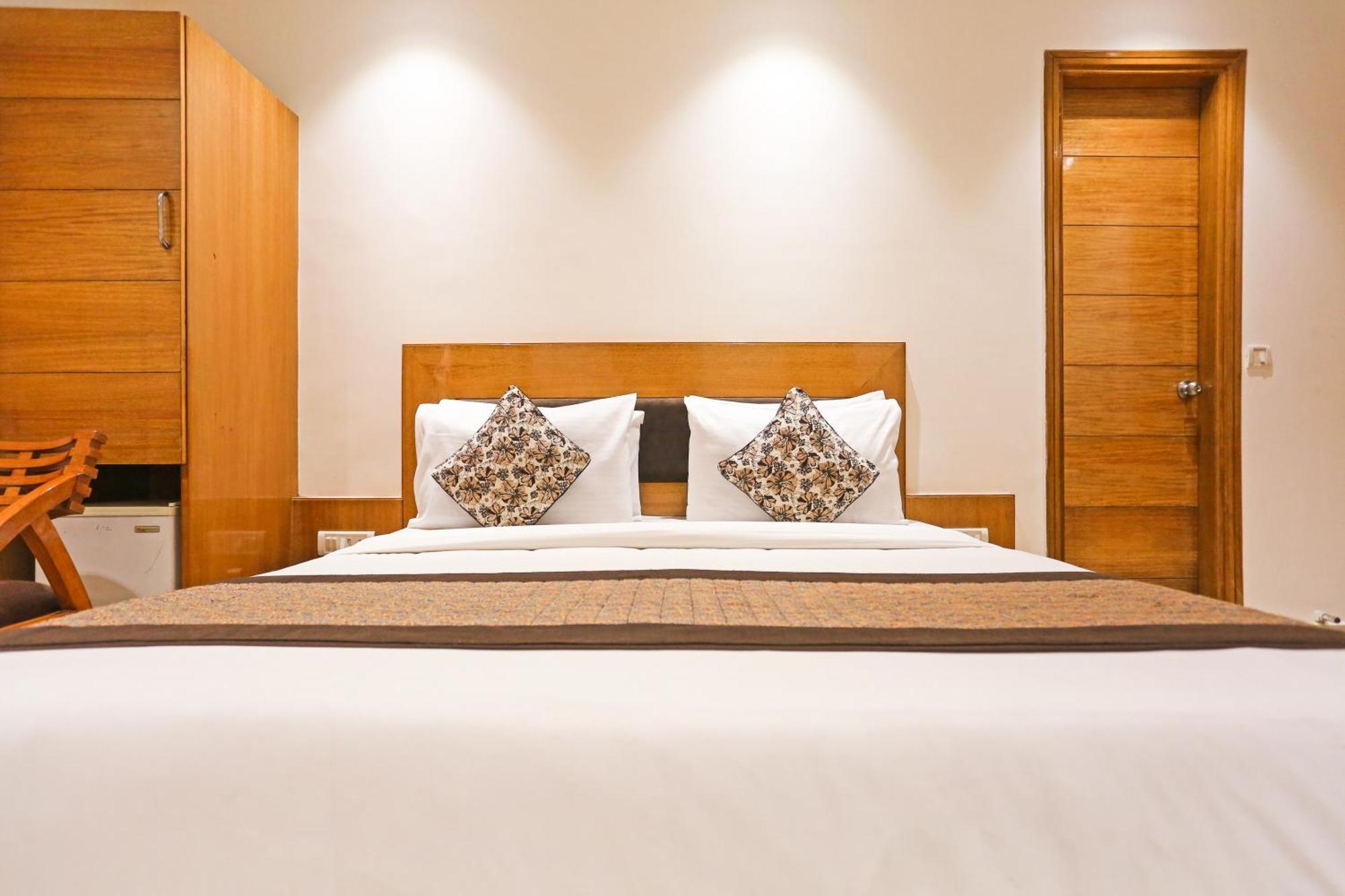Hotel Silky Palace Near Igi Airportt New Delhi Exteriör bild