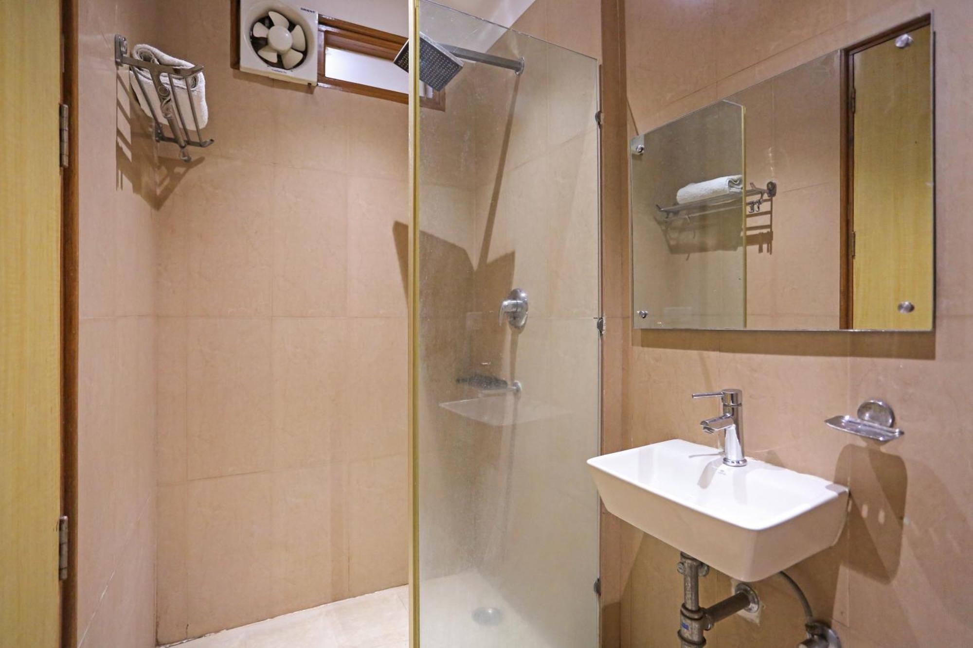 Hotel Silky Palace Near Igi Airportt New Delhi Exteriör bild