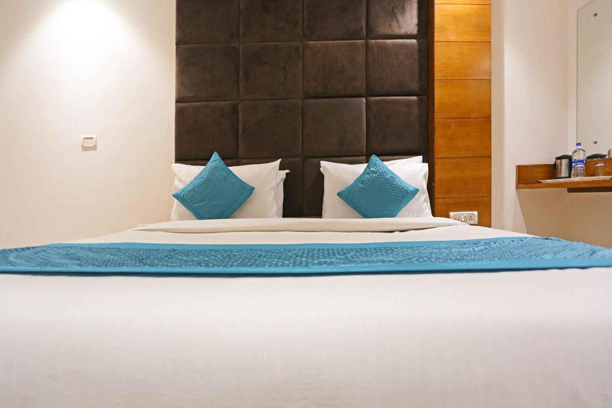 Hotel Silky Palace Near Igi Airportt New Delhi Exteriör bild