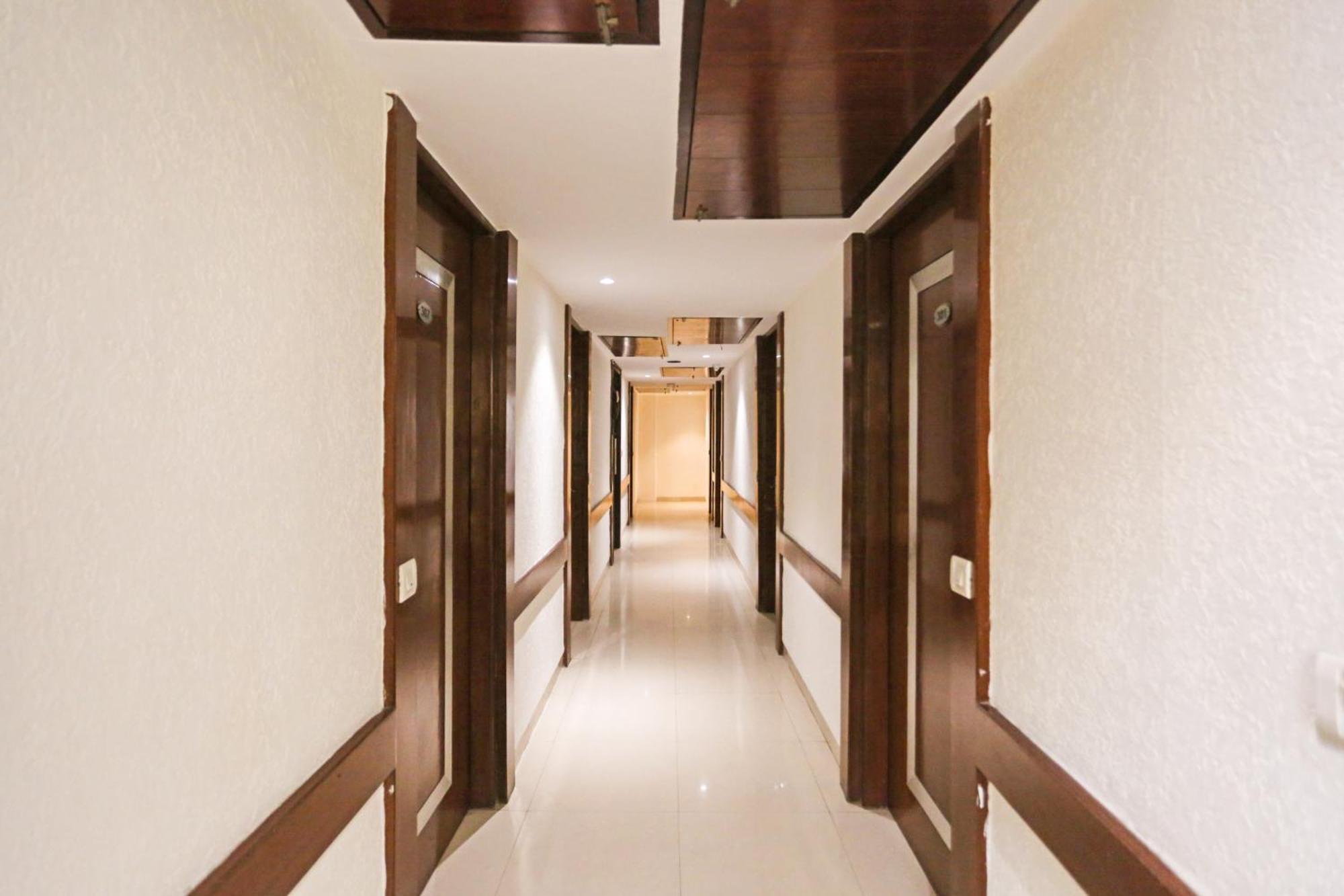 Hotel Silky Palace Near Igi Airportt New Delhi Exteriör bild