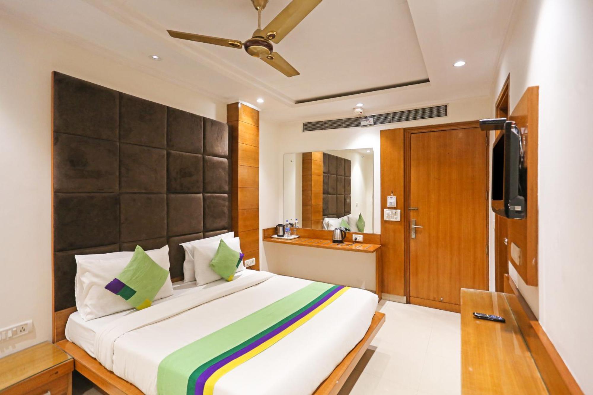 Hotel Silky Palace Near Igi Airportt New Delhi Exteriör bild