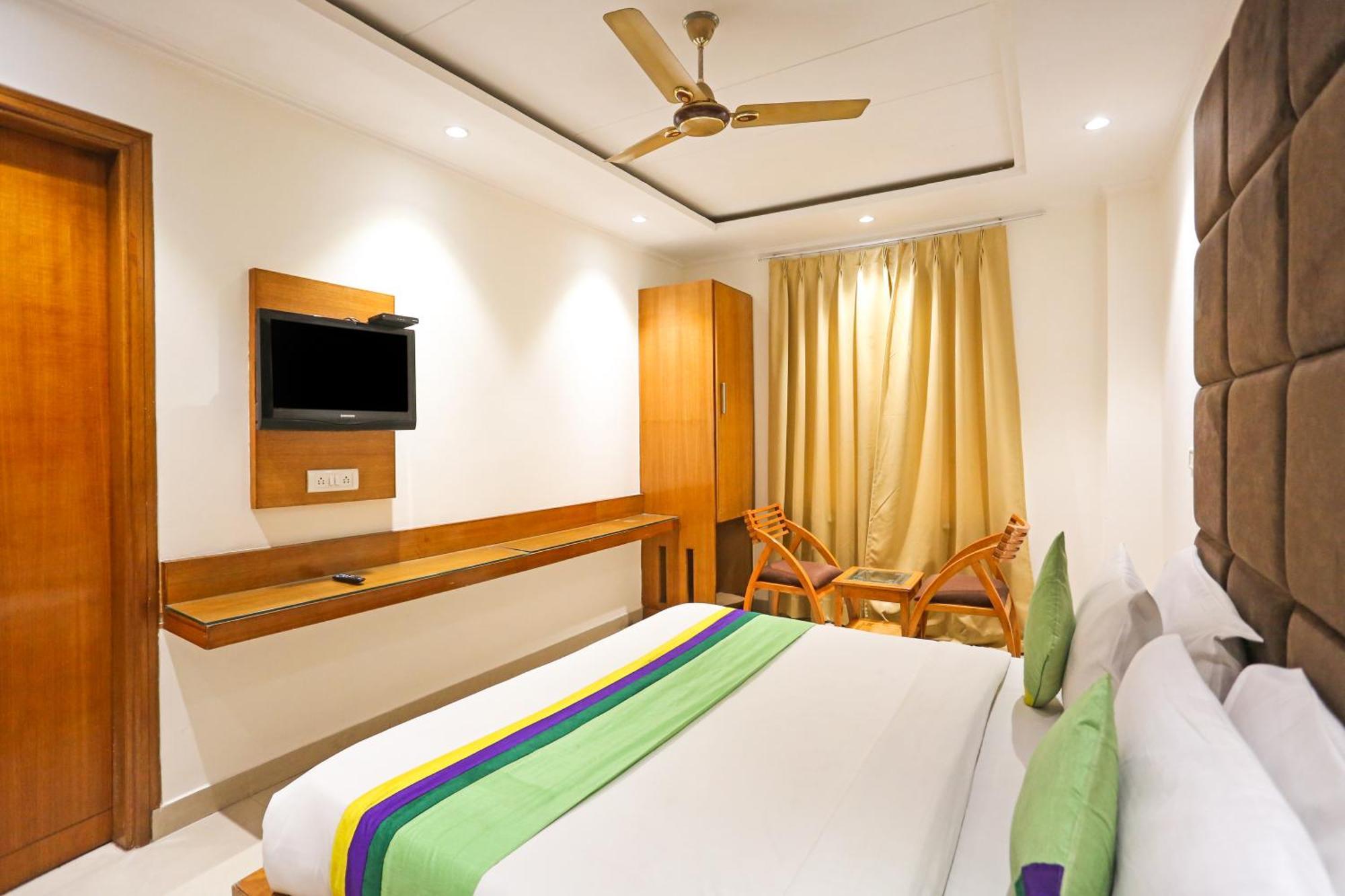 Hotel Silky Palace Near Igi Airportt New Delhi Exteriör bild