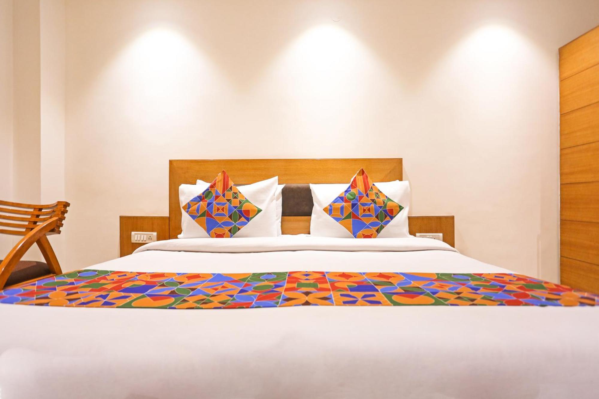 Hotel Silky Palace Near Igi Airportt New Delhi Exteriör bild