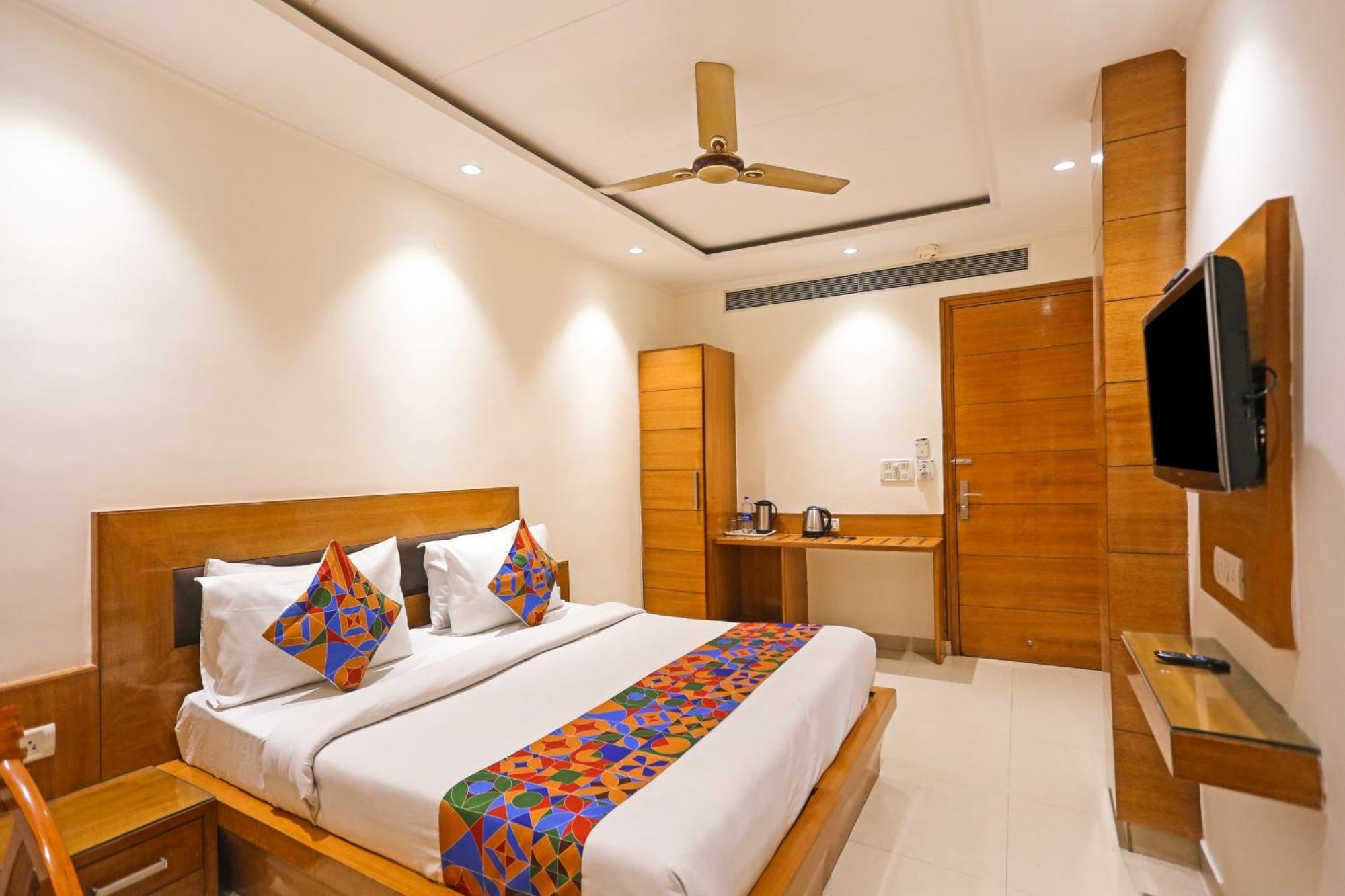 Hotel Silky Palace Near Igi Airportt New Delhi Exteriör bild